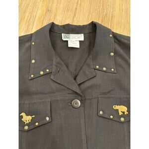 VM VICTORIA MORGAN SLEEVELESS BUTTONED TOP WITH HORSE AND ELEPHEN DETAIL SIZE XL